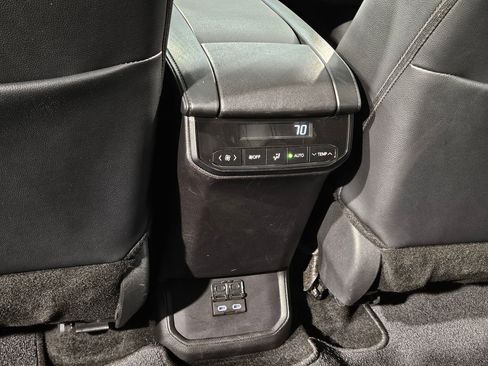 Certified 2025 Toyota Highlander XLE image 37