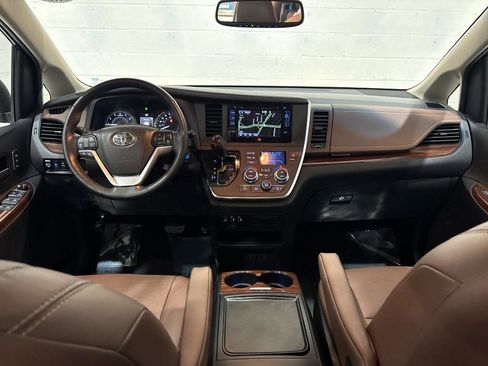 Used 2017 Toyota Sienna Limited FWD image 61