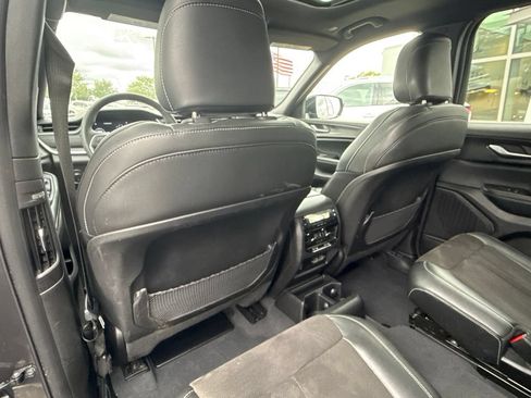 Used 2023 Jeep Grand Cherokee L Altitude AWD/4WD image 19