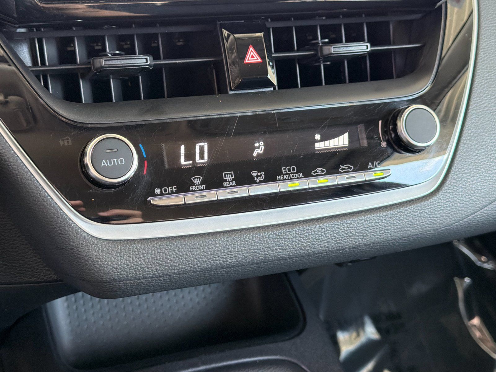 Used 2025 Toyota Corolla LE FWD image 17