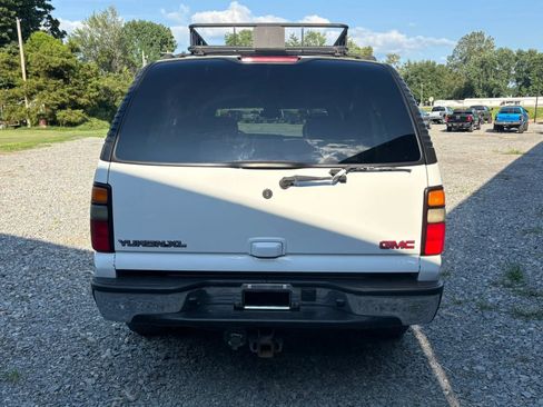 Used 2005 GMC Yukon XL SLT w/ SLT Preferred Equipment Group AWD/4WD image 6