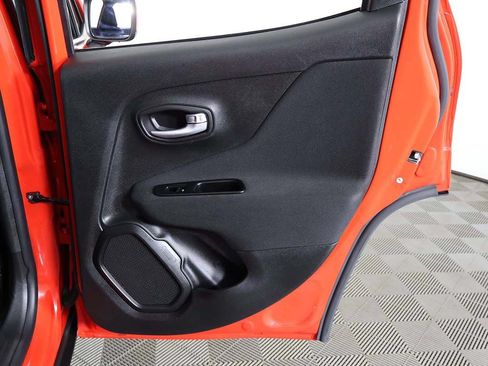 Used 2019 Jeep Renegade Latitude w/ Cold Weather Group AWD/4WD image 23