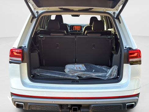 New 2026 Volkswagen Atlas Peak Edition AWD/4WD image 12