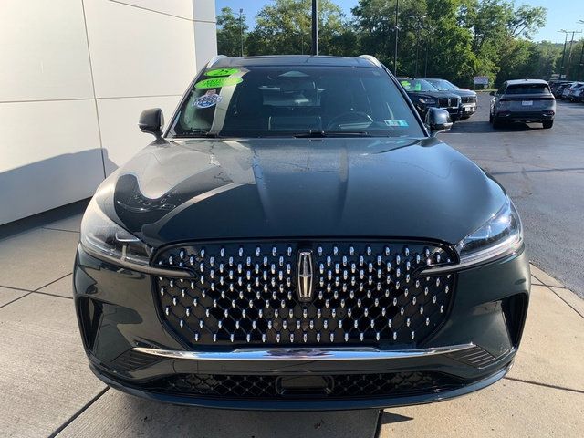 Certified 2025 Lincoln Aviator Black Label AWD/4WD image 10