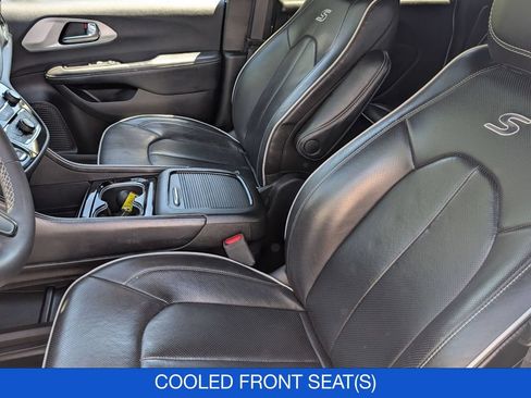 Used 2025 Chrysler Pacifica Limited FWD image 14
