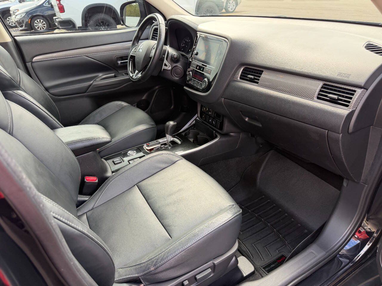 Used 2019 Mitsubishi Outlander GT AWD/4WD image 16