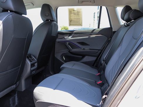 Used 2026 Volkswagen Tiguan SE FWD image 19