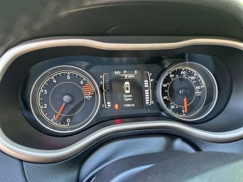 Used 2017 Jeep Cherokee Latitude w/ True North Edition AWD/4WD image 22