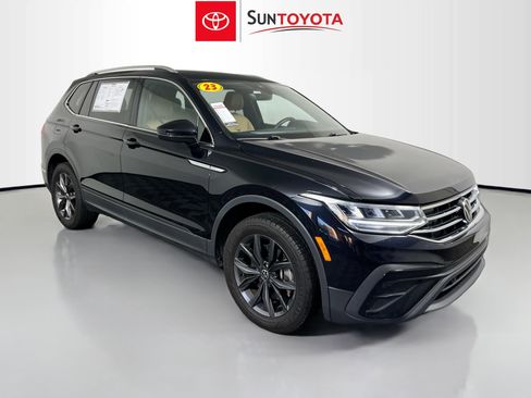Used 2023 Volkswagen Tiguan SE image 1