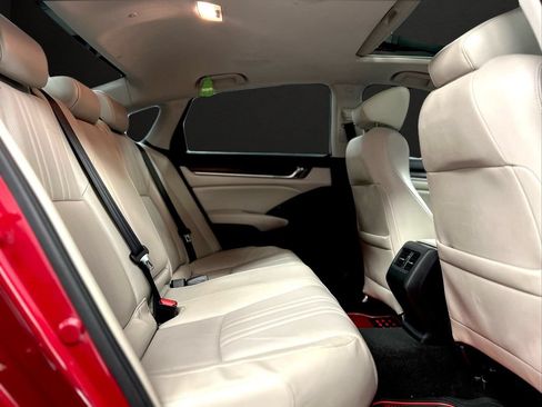 Used 2018 Honda Accord Touring image 18