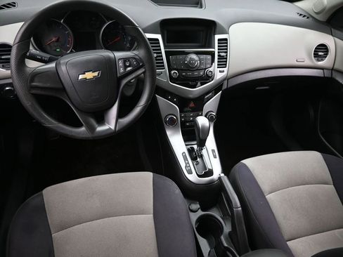 Used 2014 Chevrolet Cruze LS image 13