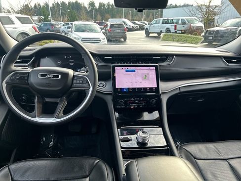 Used 2023 Jeep Grand Cherokee Limited w/ Luxury Tech Group II image 33