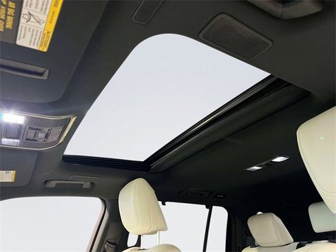 Used 2023 Lexus LX 600 4WD w/ Luxury Package image 21