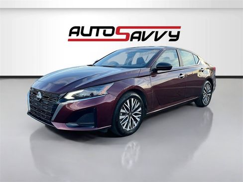 Used 2024 Nissan Altima 2.5 SV image 3