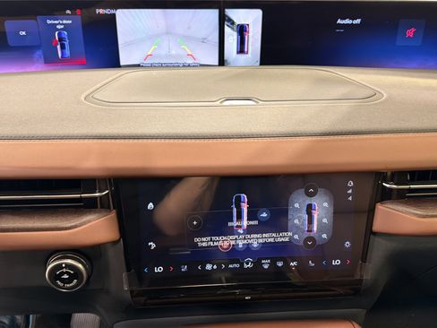 New 2026 Lincoln Navigator L Reserve AWD/4WD image 16