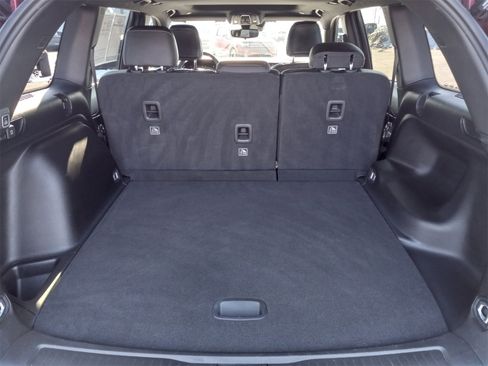 Used 2023 Jeep Grand Cherokee Altitude image 11