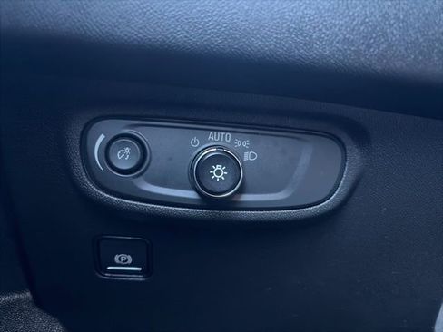 Used 2020 GMC Terrain SLE image 25