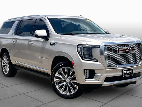 Used 2021 GMC Yukon XL Denali w/ Denali Premium Package RWD image 3