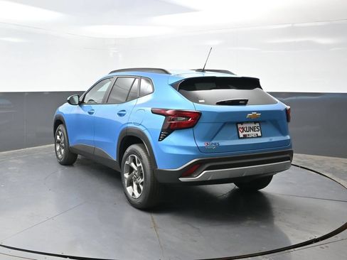 New 2026 Chevrolet Trax LT w/ Sunroof Package FWD image 9