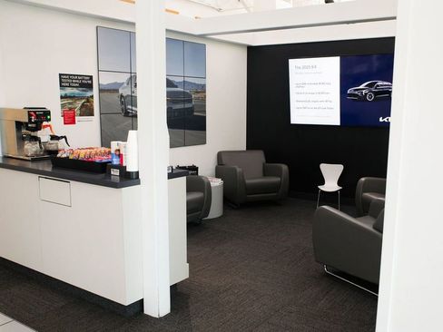 Used 2021 Chevrolet Camaro LT image 14