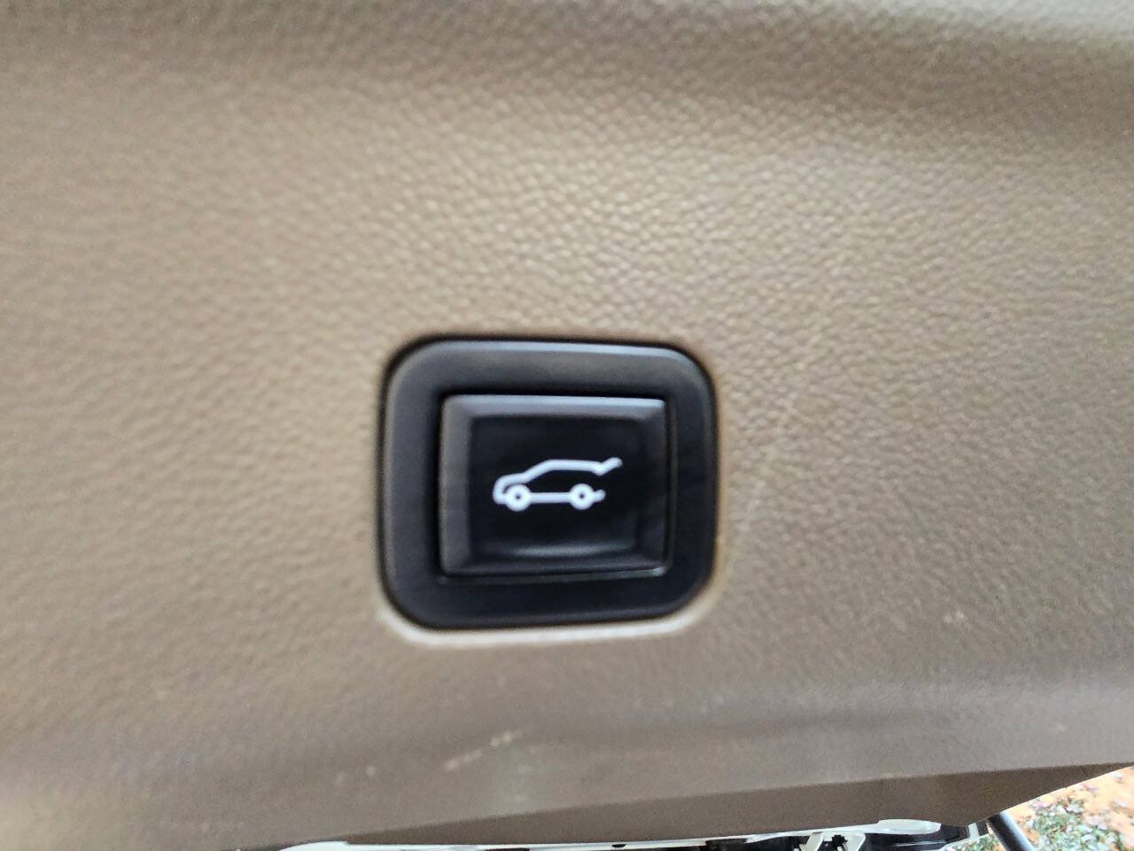 Used 2022 GMC Yukon Denali w/ Denali Ultimate Package AWD/4WD image 29