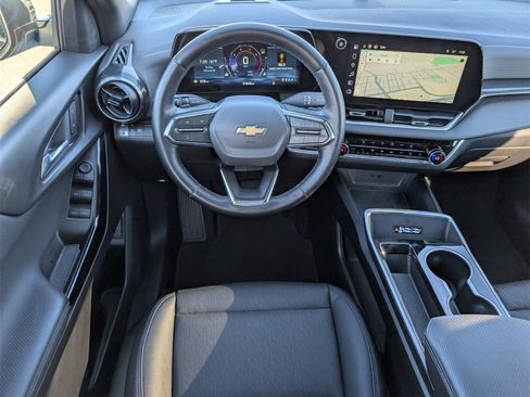 Used 2025 Chevrolet Equinox LT w/ Convenience Package II image 17