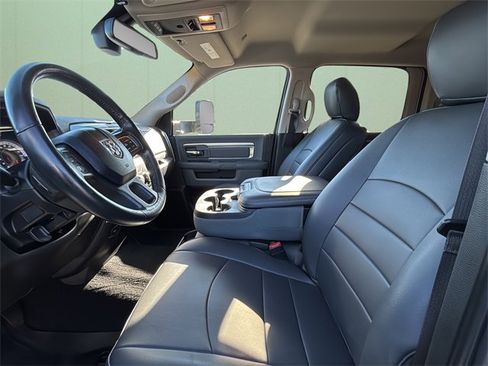 Used 2018 RAM 3500 SLT w/ Luxury Group image 18