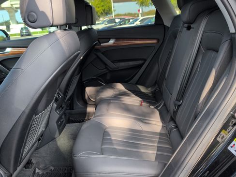 Used 2021 Audi Q5 e Premium Plus w/ Premium Plus Package image 32