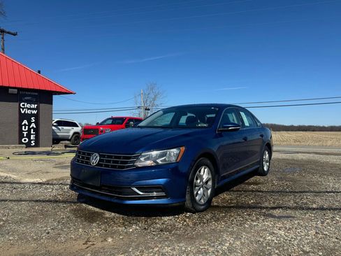 Used 2017 Volkswagen Passat 1.8T S image 1