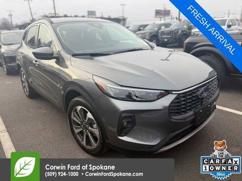 Used 2025 Ford Escape Platinum image 1