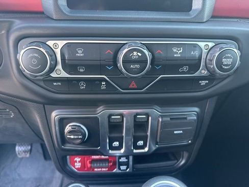 Used 2023 Jeep Wrangler Rubicon image 7