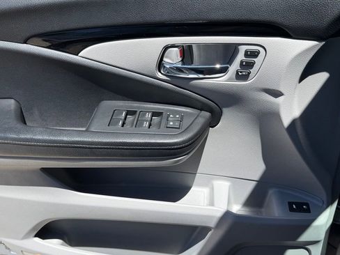 Used 2016 Honda Pilot Touring image 29