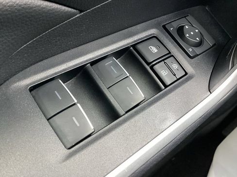 Used 2025 Toyota RAV4 XLE AWD/4WD image 19