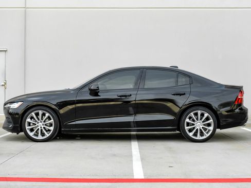 Used 2020 Volvo S60 T5 Momentum image 17