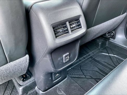 Used 2023 Chevrolet Equinox RS w/ RS Leather Package AWD/4WD image 33