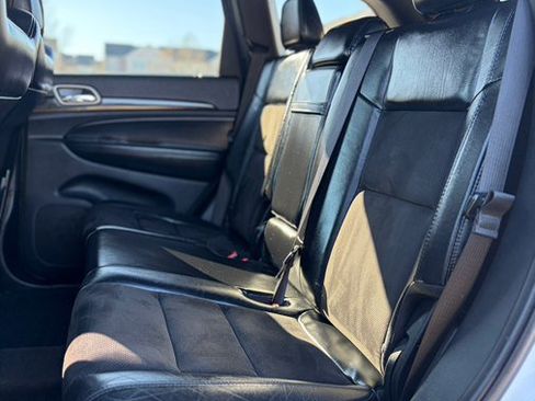 Used 2018 Jeep Grand Cherokee Altitude image 14