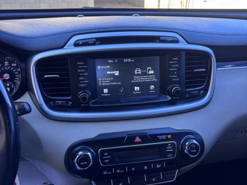 Used 2019 Kia Sorento LX w/ LX Convenience Package image 24