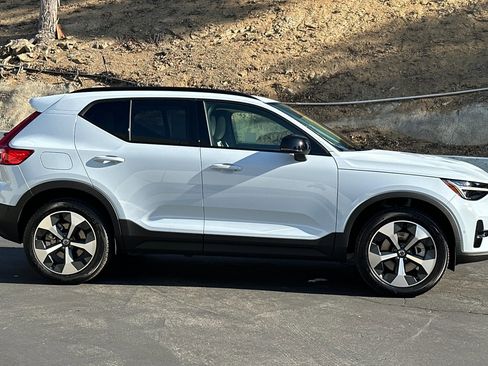 New 2026 Volvo XC40 B5 Plus w/ Protection Package Premier image 4