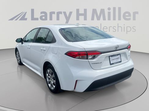 Used 2024 Toyota Corolla LE FWD image 3