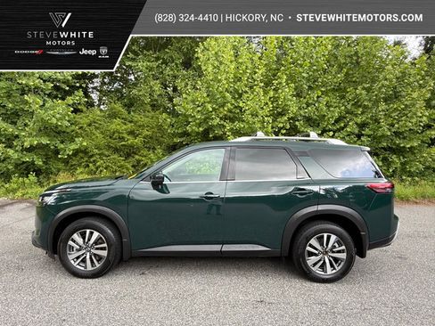Used 2024 Nissan Pathfinder SL AWD/4WD image 1