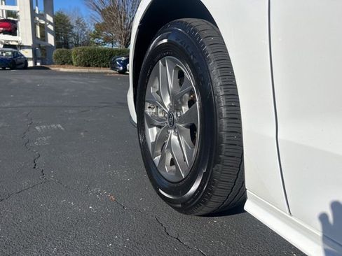 Used 2025 Toyota Sienna LE image 11