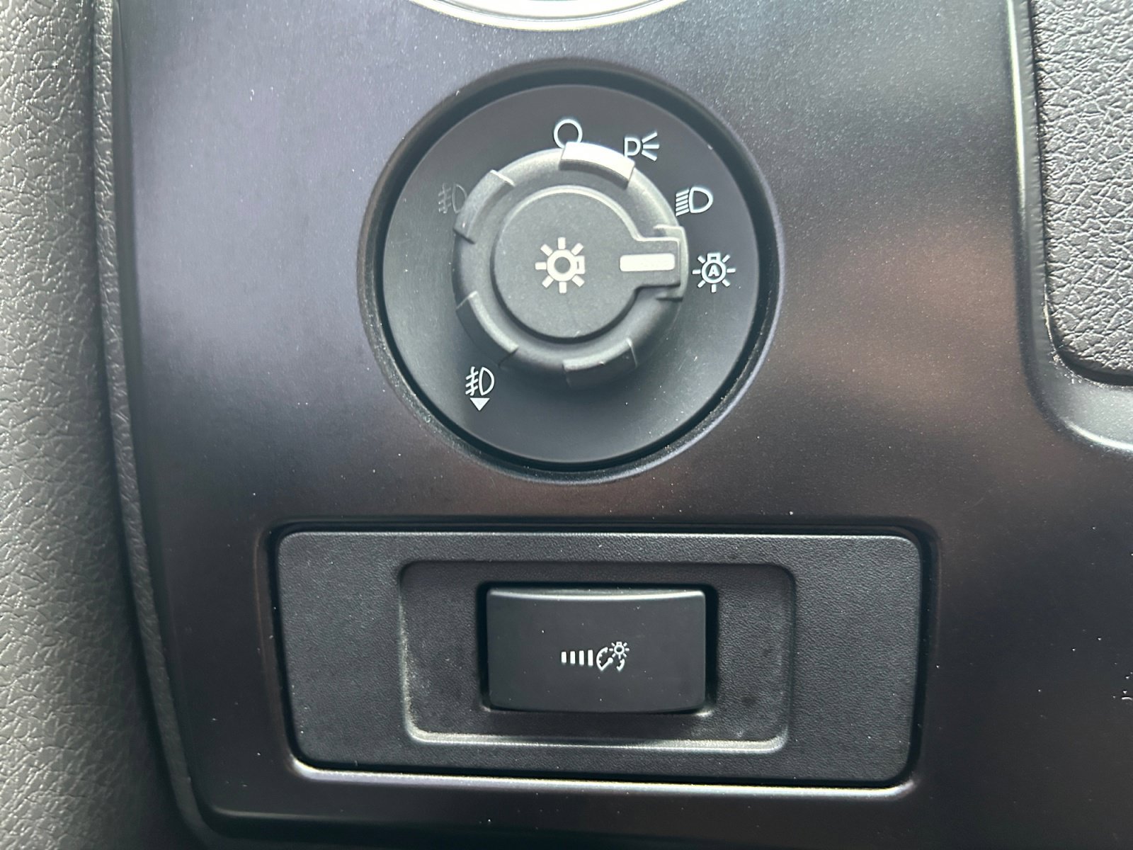 Used 2014 Ford F150 FX4 w/ Equipment Group 402A Luxury AWD/4WD image 27