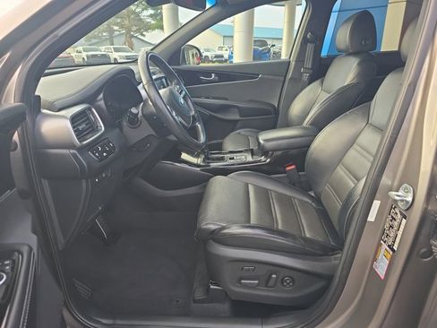 Used 2019 Kia Sorento SX image 29