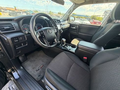 Used 2017 Toyota 4Runner TRD Off-Road AWD/4WD image 10