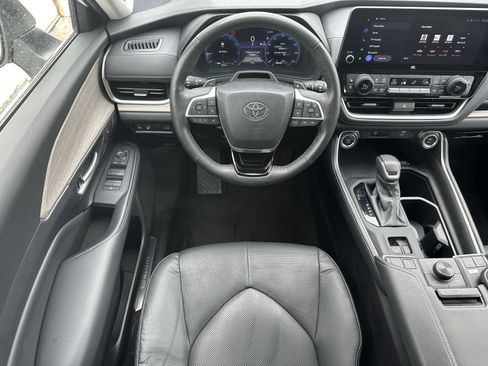 Used 2024 Toyota Grand Highlander AWD image 24