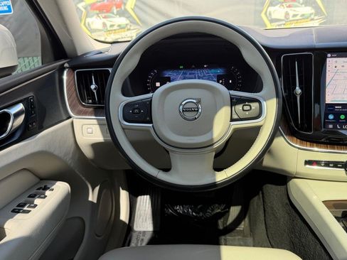Used 2022 Volvo XC60 B5 Momentum AWD/4WD image 27