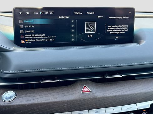 Used 2024 Genesis G80 image 30