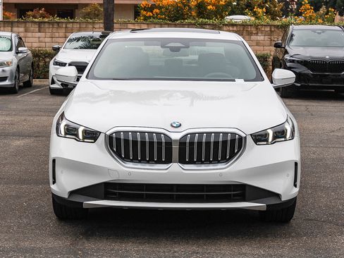 New 2027 BMW 530i RWD image 2