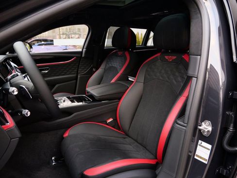 New 2025 Bentley Flying Spur Plug-In Hybrid image 2