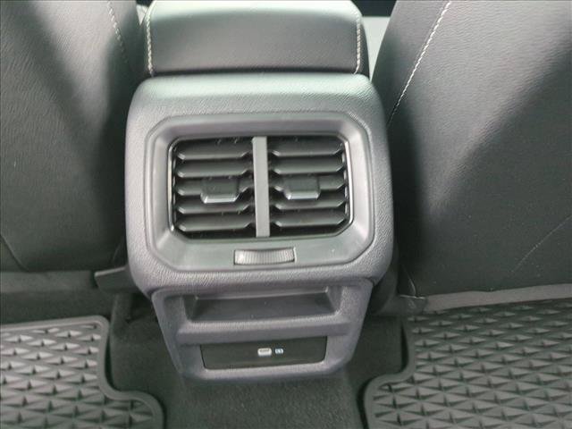 Used 2023 Volkswagen Taos SE w/ Panoramic Sunroof Package FWD image 17